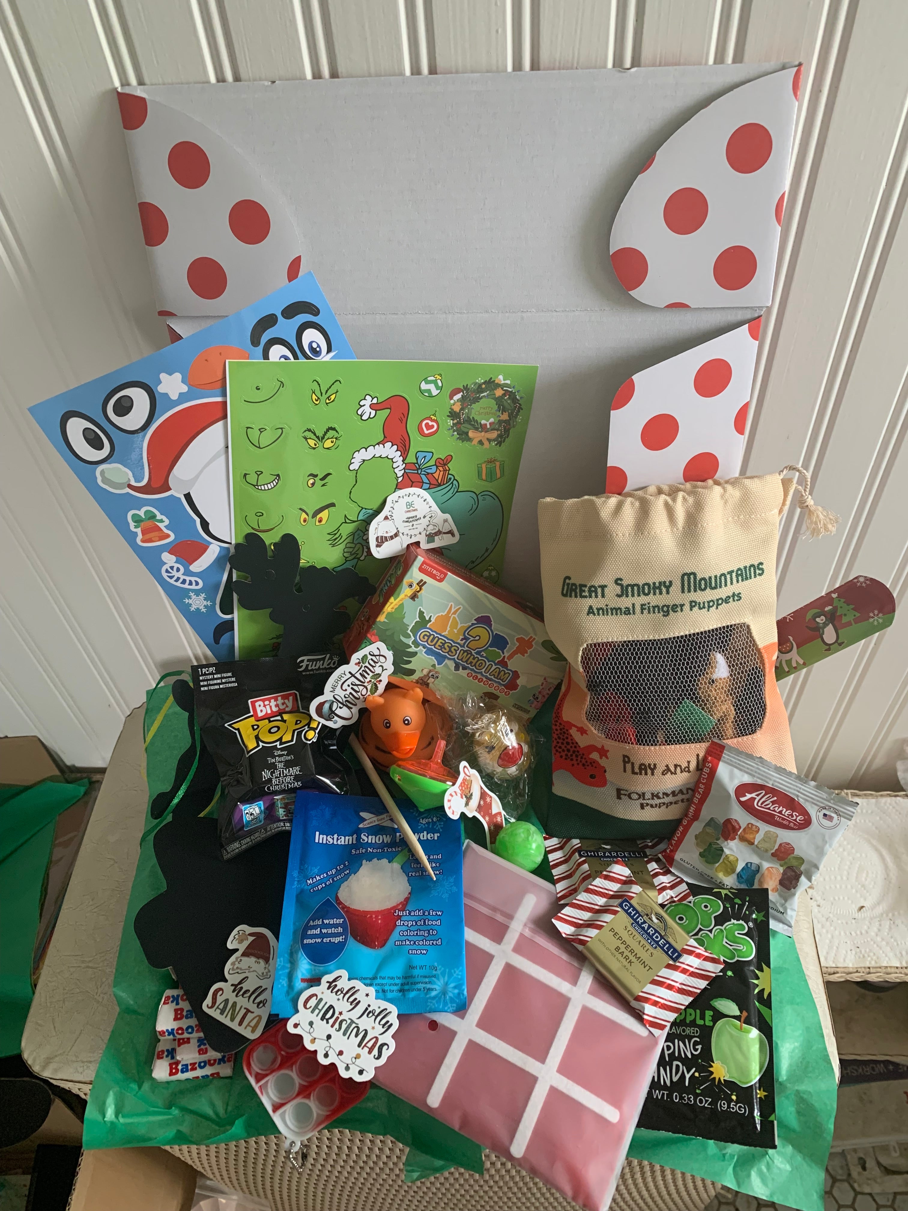 Curated Folkmanis® Puppet Gift Box | Great Smoky Mountain Set | Christmas Gift Box for Kids (Ages 3+): Holiday Surprise Set (Copy) (Copy)