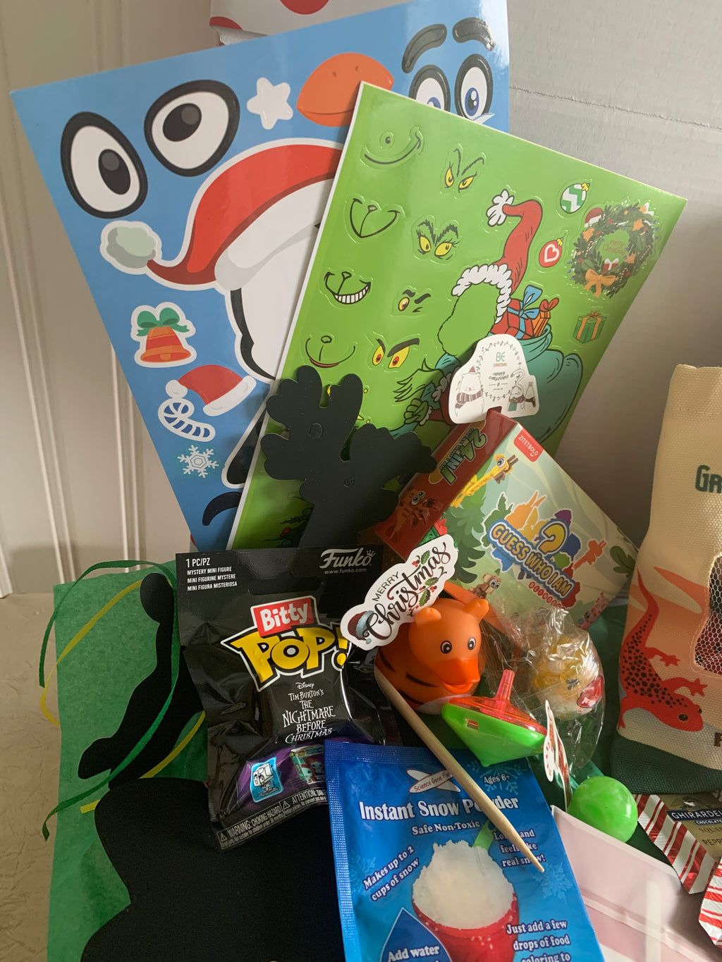 Curated Folkmanis® Puppet Gift Box | Great Smoky Mountain Set | Christmas Gift Box for Kids (Ages 3+): Holiday Surprise Set (Copy) (Copy)