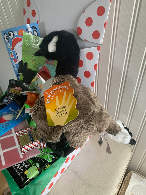 Curated Folkmanis® Puppet Gift Box | Canada Goose | Christmas Gift Box for Kids (Ages 3+): Holiday Surprise Set (Copy)