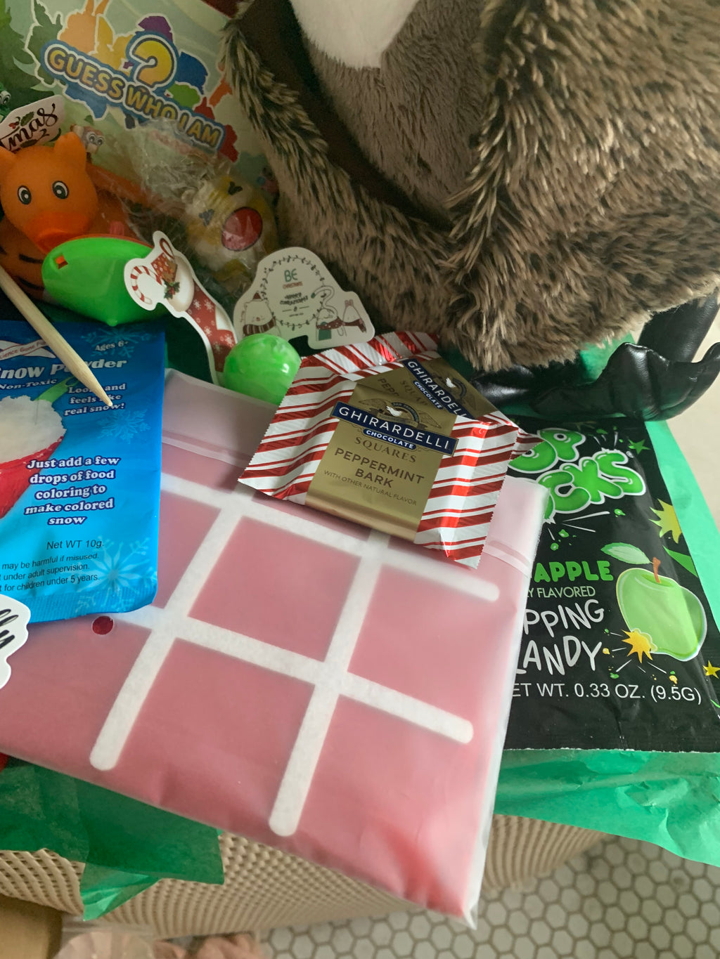 Curated Folkmanis® Puppet Gift Box | Canada Goose | Christmas Gift Box for Kids (Ages 3+): Holiday Surprise Set (Copy)