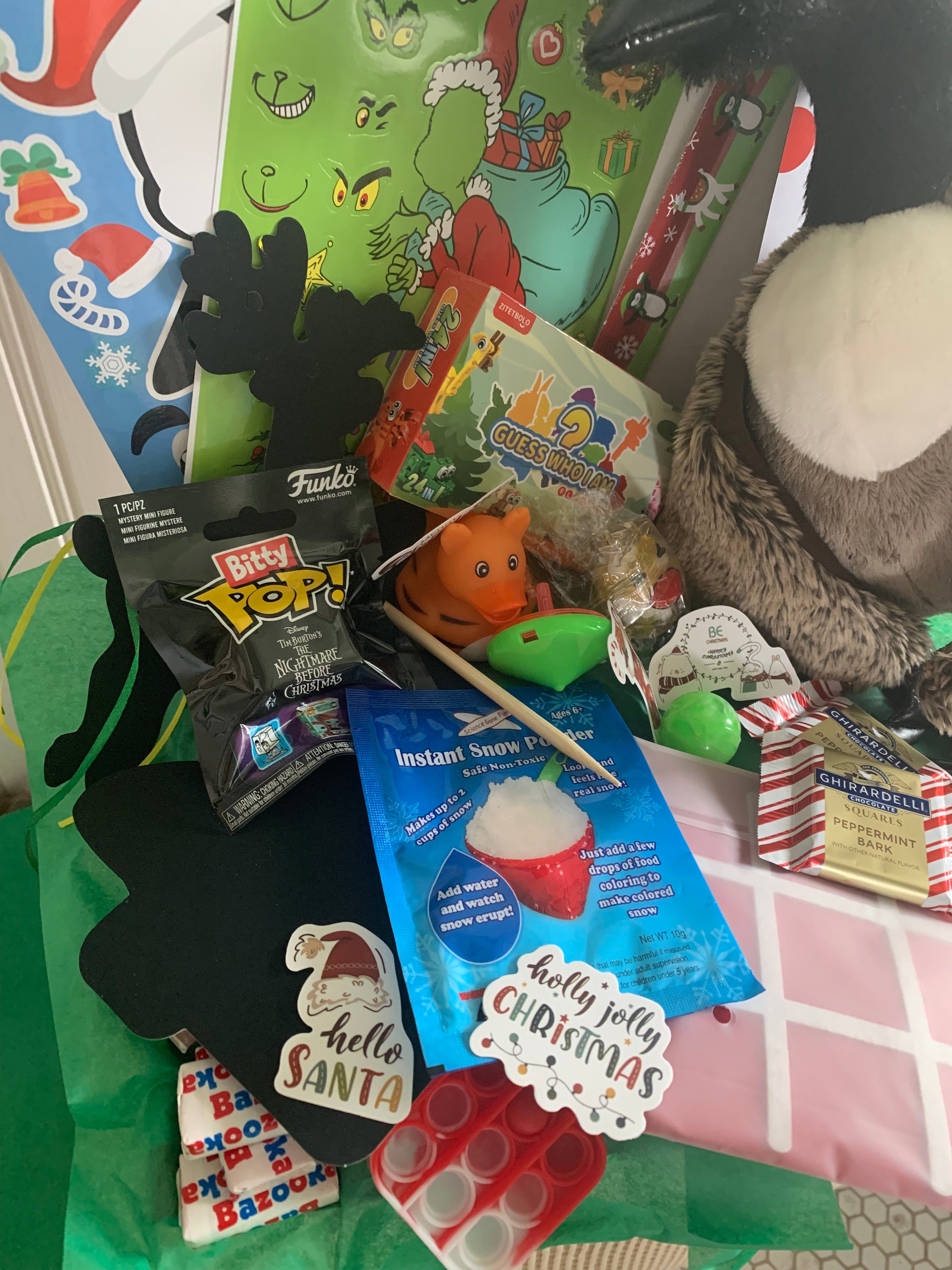 Curated Folkmanis® Puppet Gift Box | Canada Goose | Christmas Gift Box for Kids (Ages 3+): Holiday Surprise Set (Copy)