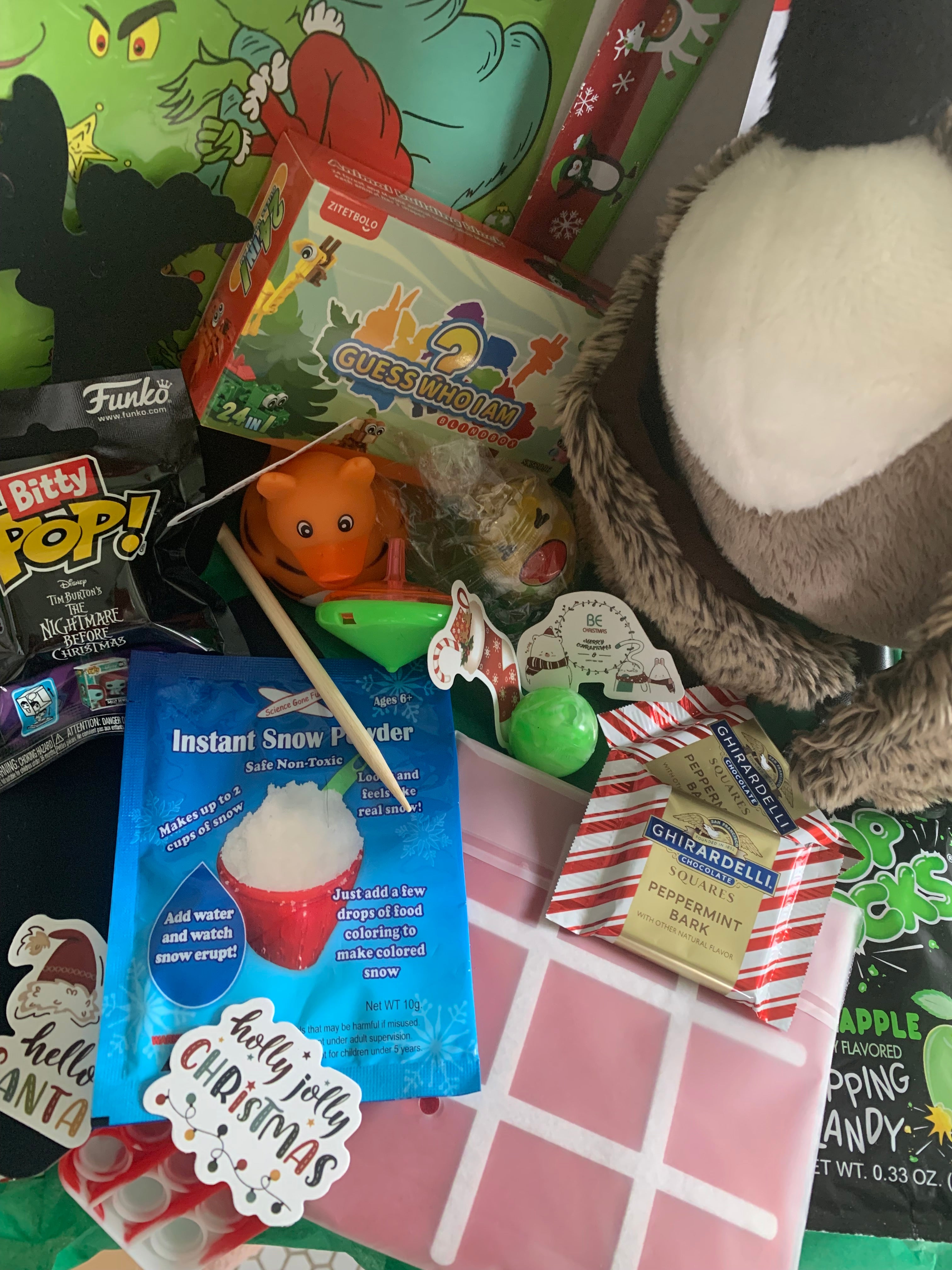 Curated Folkmanis® Puppet Gift Box | Canada Goose | Christmas Gift Box for Kids (Ages 3+): Holiday Surprise Set (Copy)