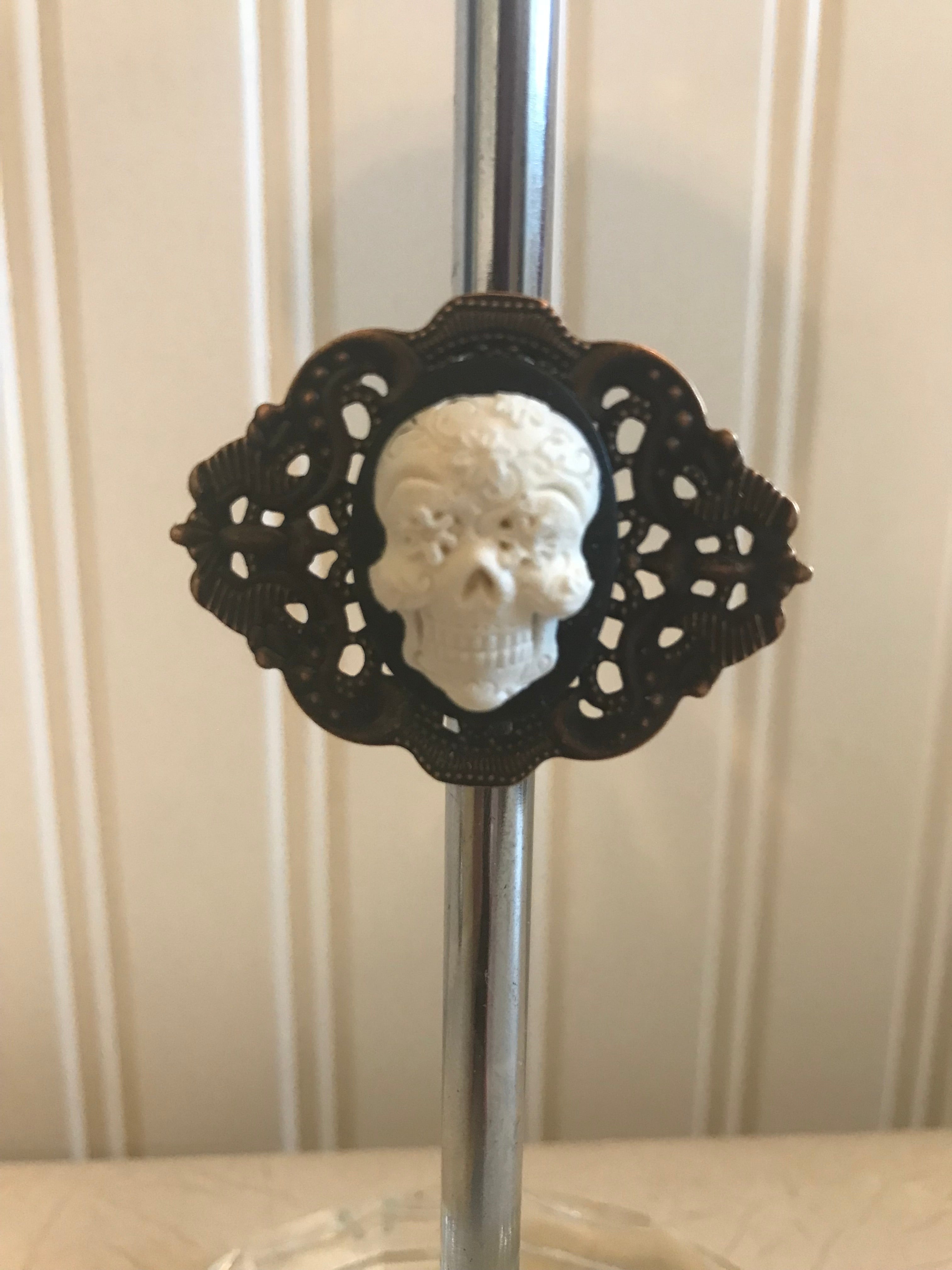 Magnet | Cameo Filigree | Sugar Skull - White